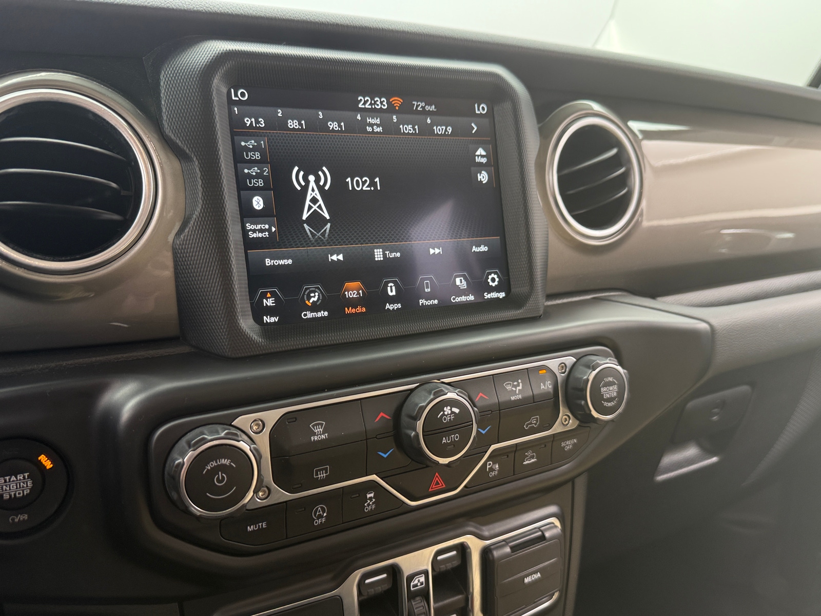 Thumbnail: 2021 Jeep Gladiator - 4