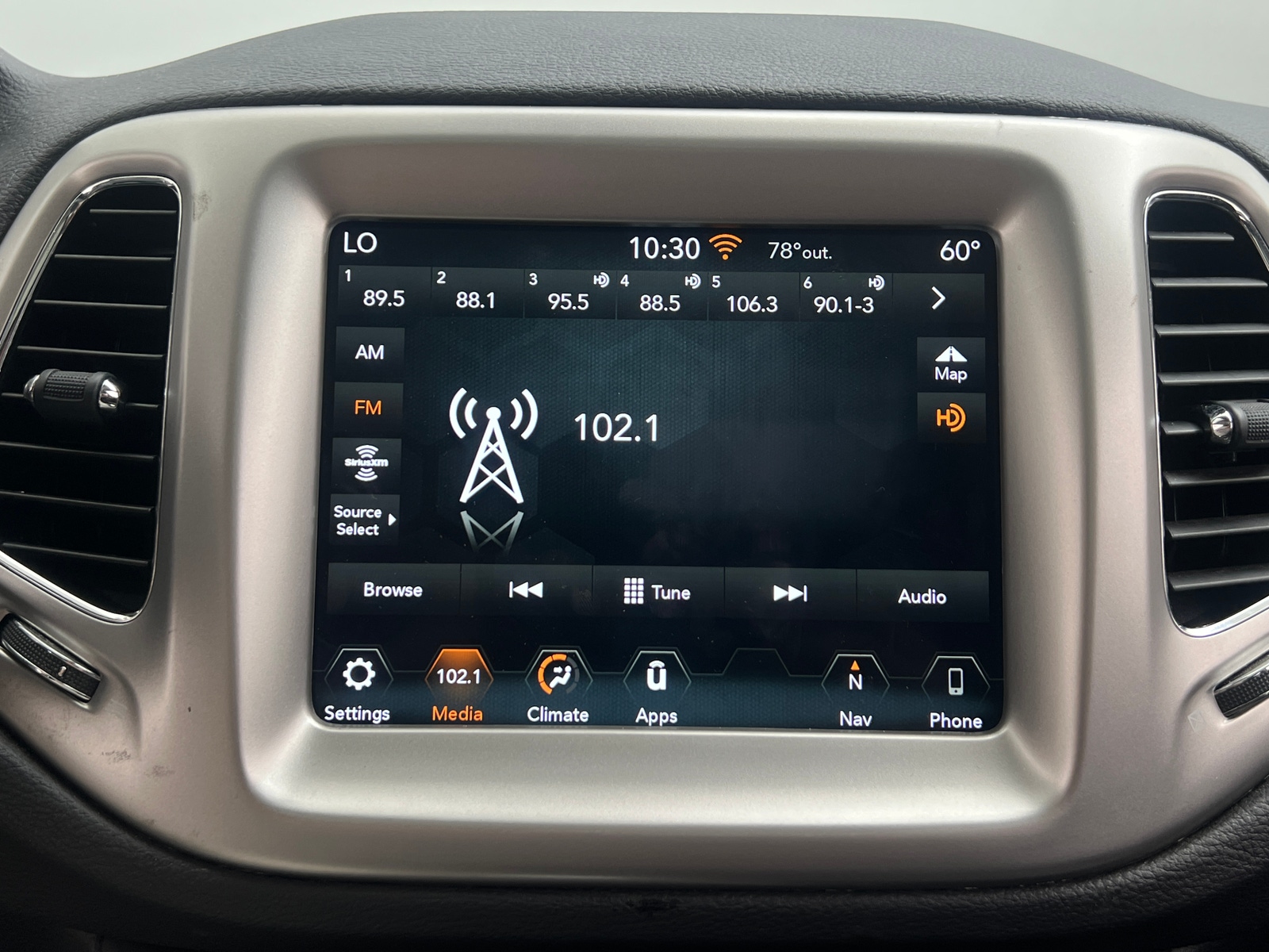 Thumbnail: 2017 Jeep Compass - 4