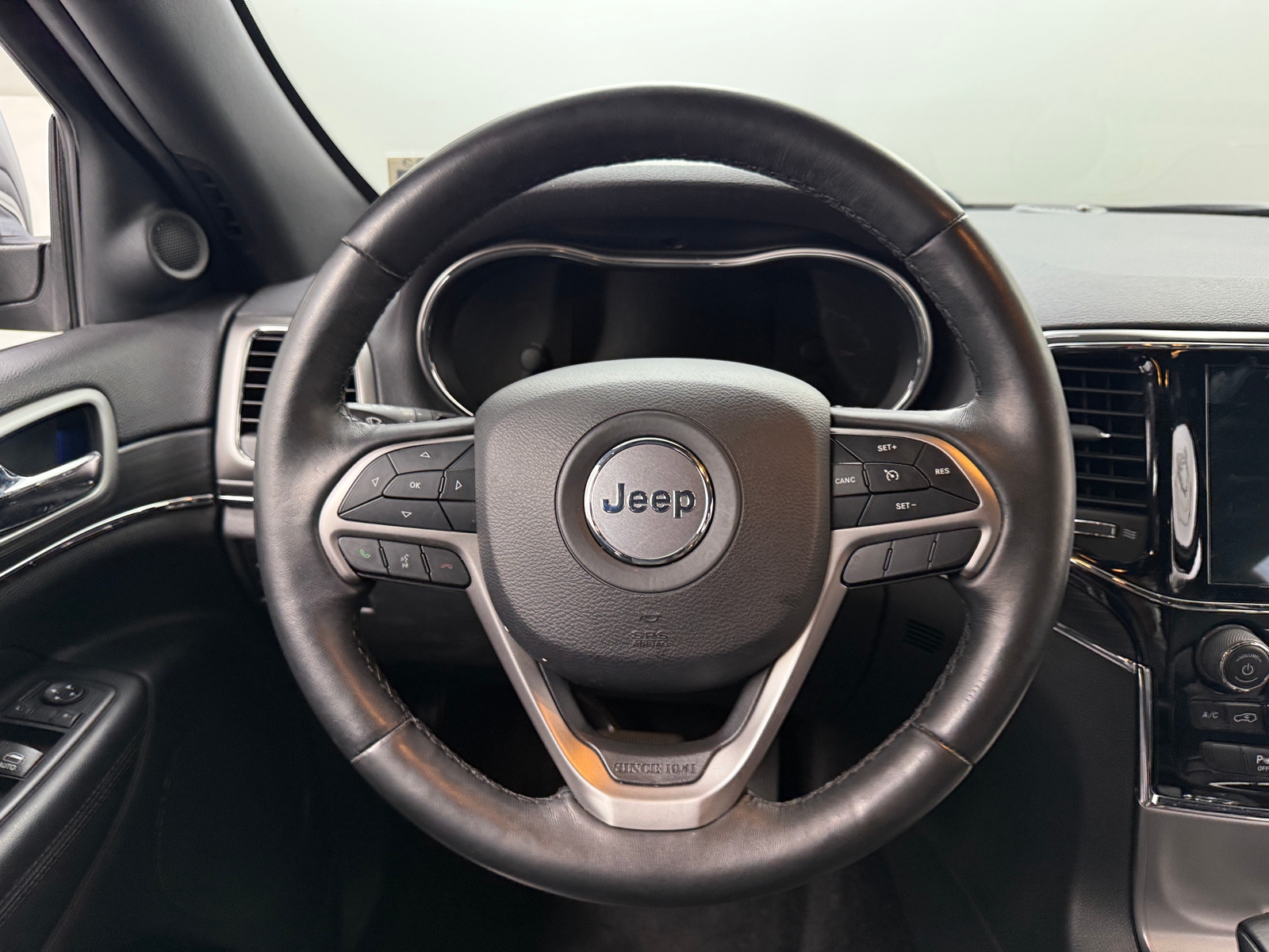 Thumbnail: 2019 Jeep Grand Cherokee - 4