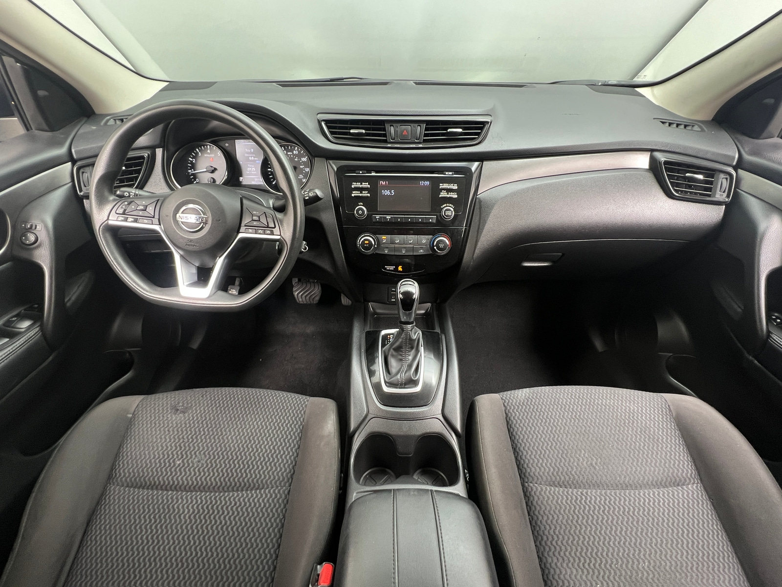 Thumbnail: 2018 Nissan Rogue Sport - 3