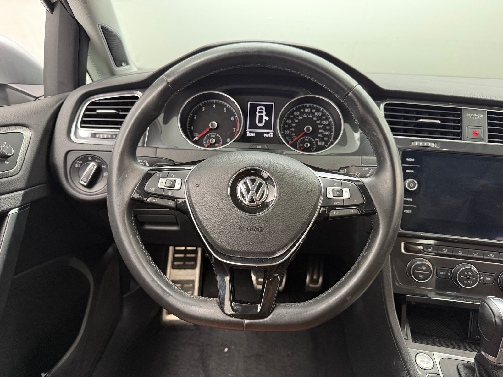Thumbnail: 2019 Volkswagen Golf - 4