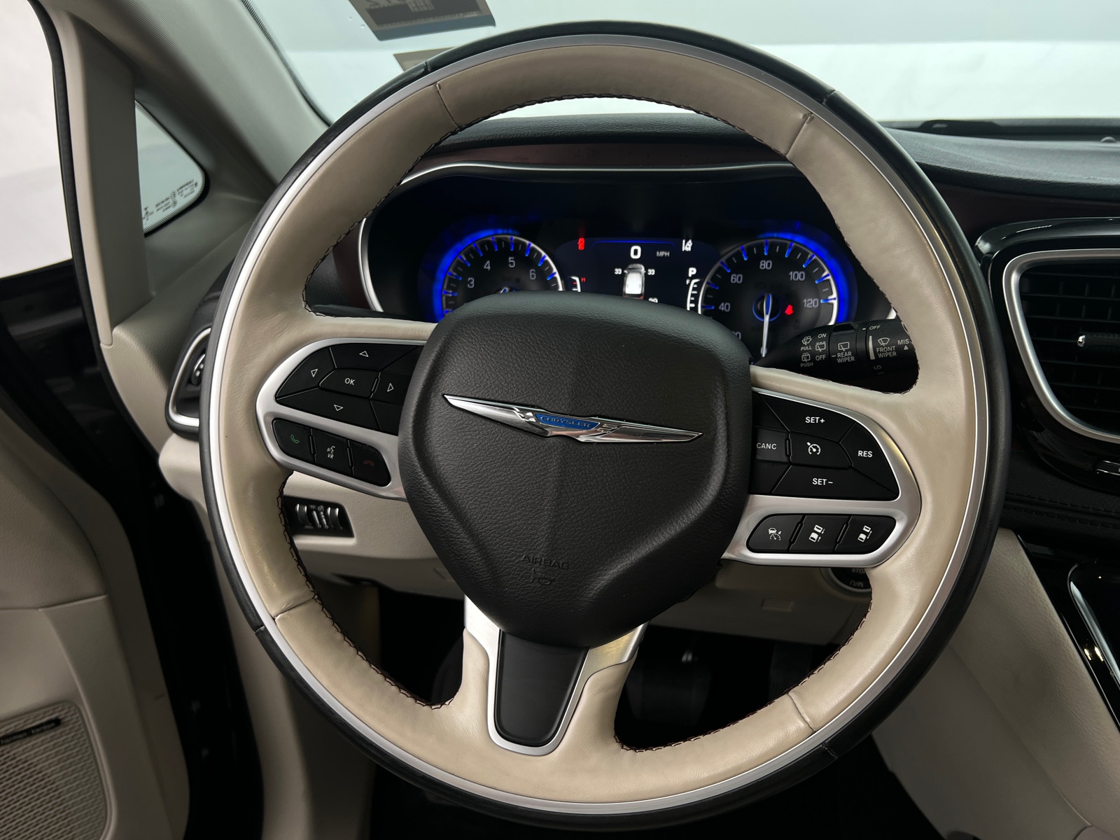 Thumbnail: 2019 Chrysler Pacifica - 4