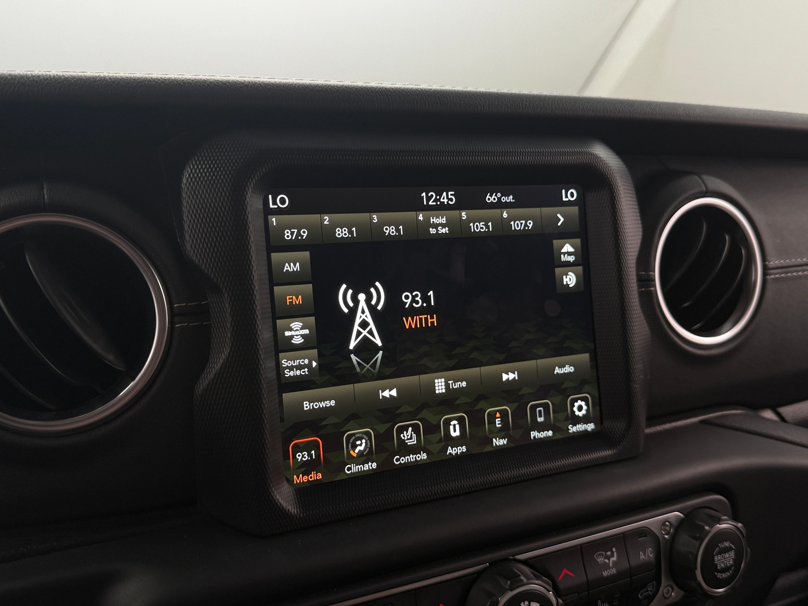 Thumbnail: 2020 Jeep Wrangler - 3