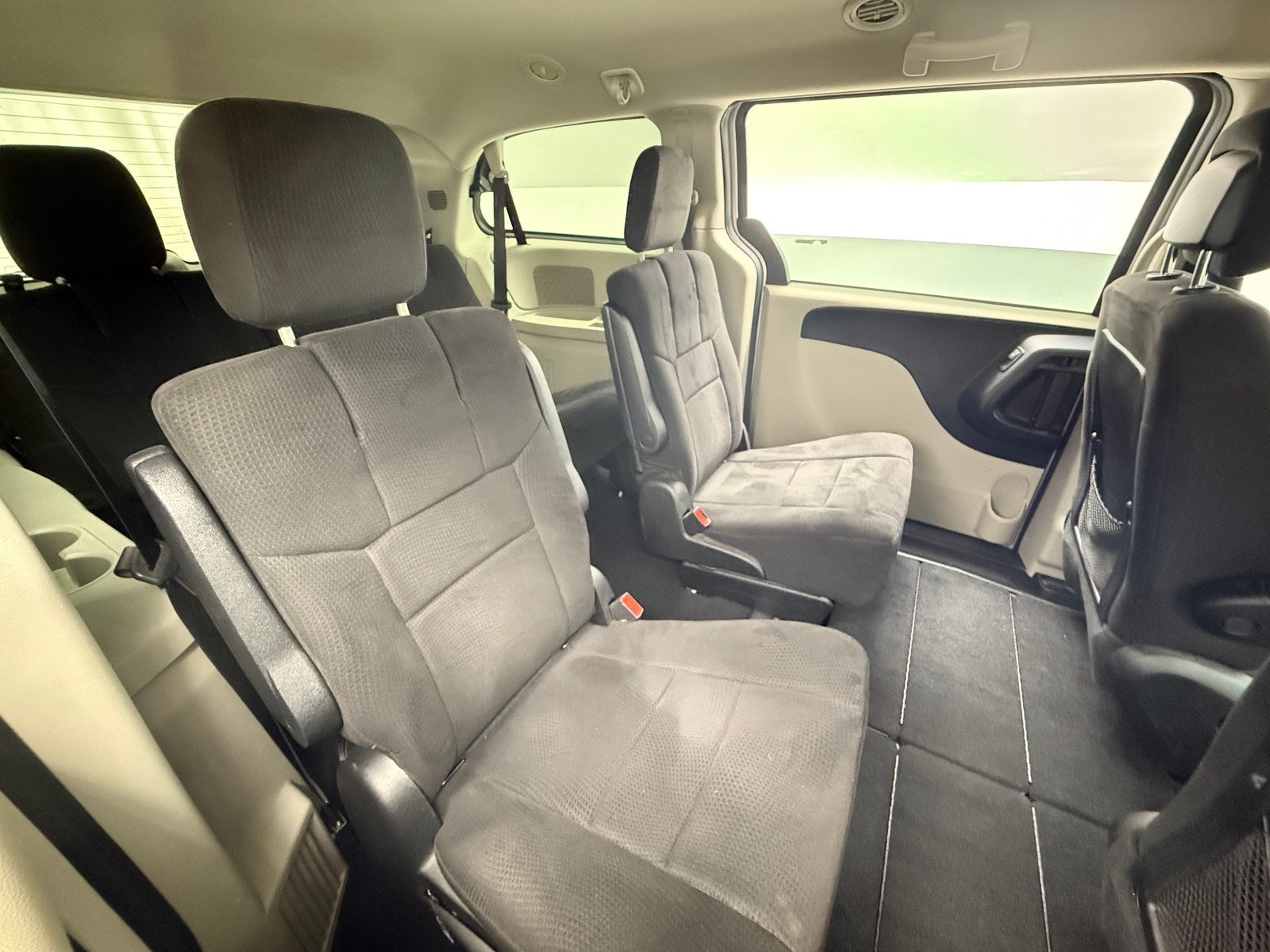 Thumbnail: 2011 Dodge Grand Caravan - 6