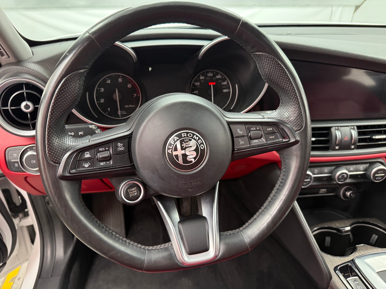 Thumbnail: 2021 Alfa Romeo Giulia - 4