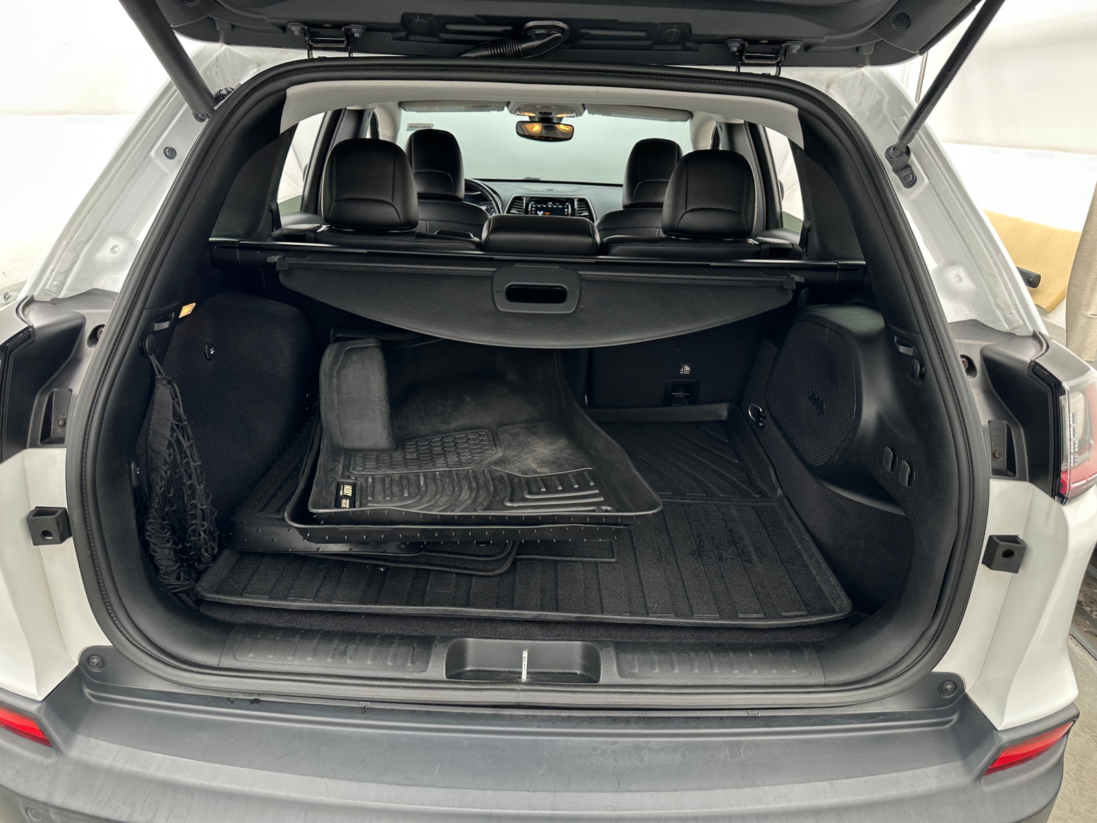 Thumbnail: 2019 Jeep Cherokee - 6