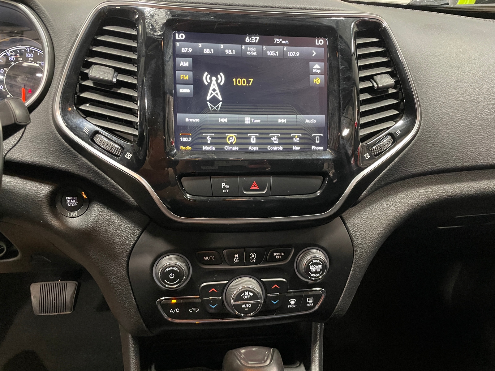 Thumbnail: 2019 Jeep Cherokee - 3