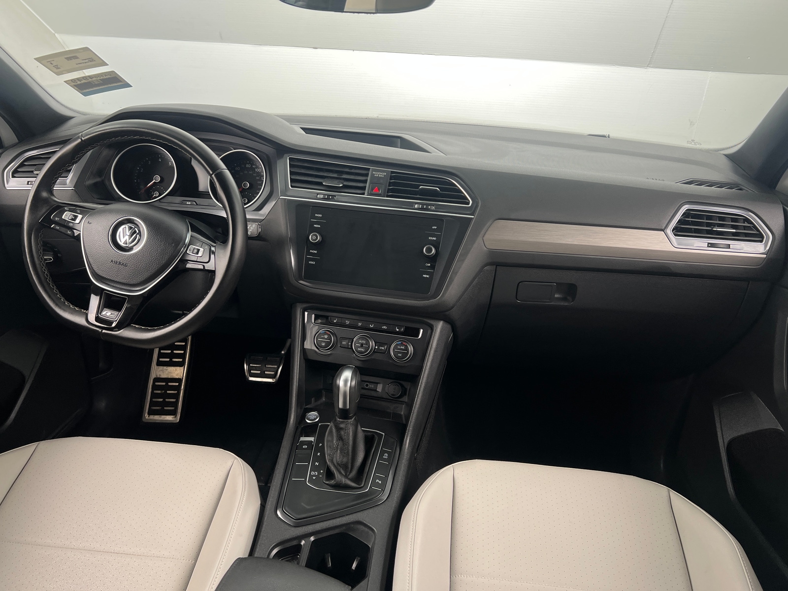 Thumbnail: 2020 Volkswagen Tiguan - 2
