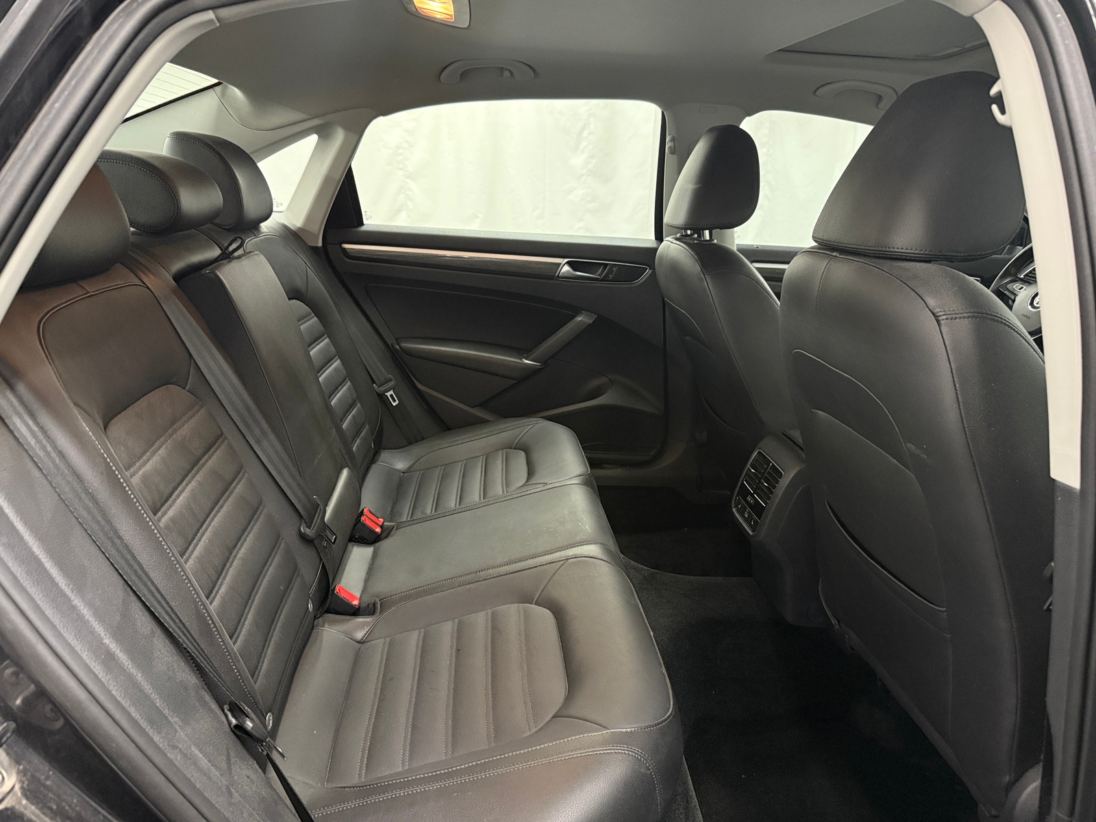 Thumbnail: 2017 Volkswagen Passat - 5