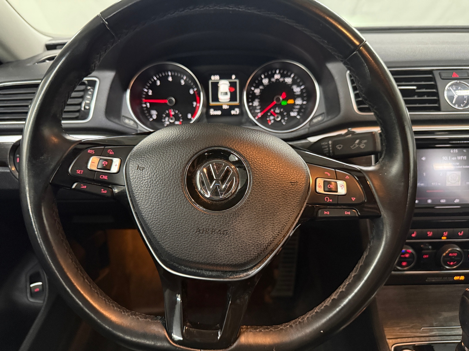 Thumbnail: 2017 Volkswagen Passat - 4