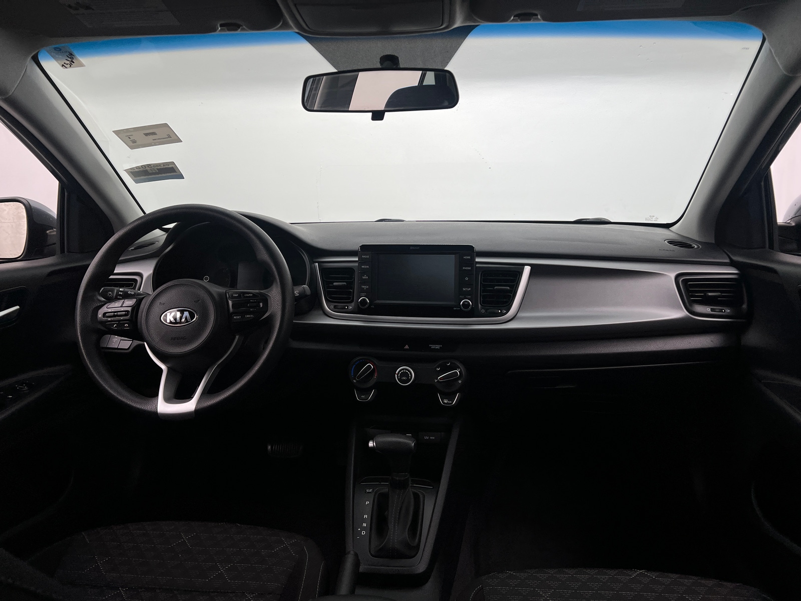 Thumbnail: 2020 Kia Rio - 3