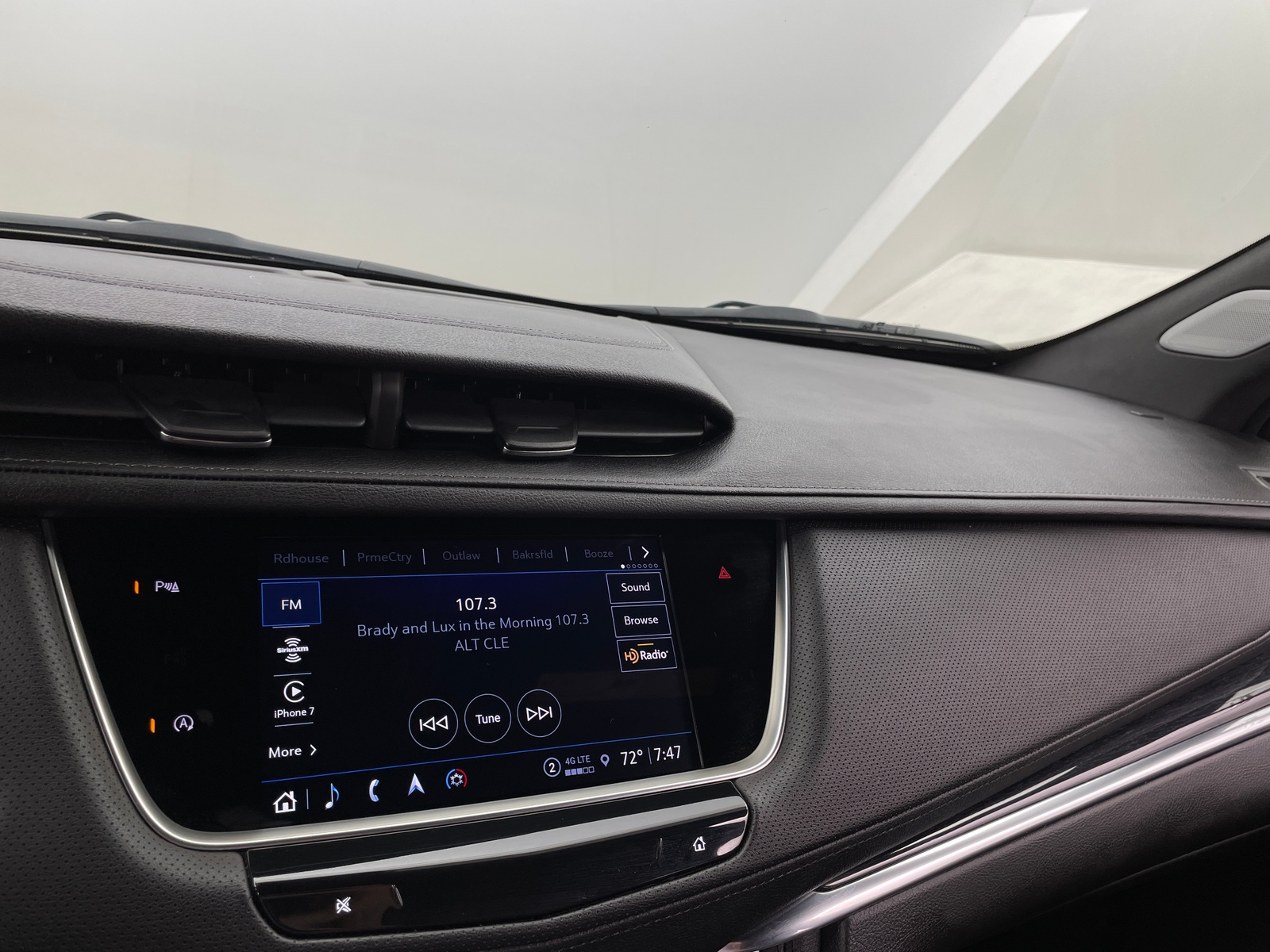 Thumbnail: 2023 Cadillac XT5 - 3