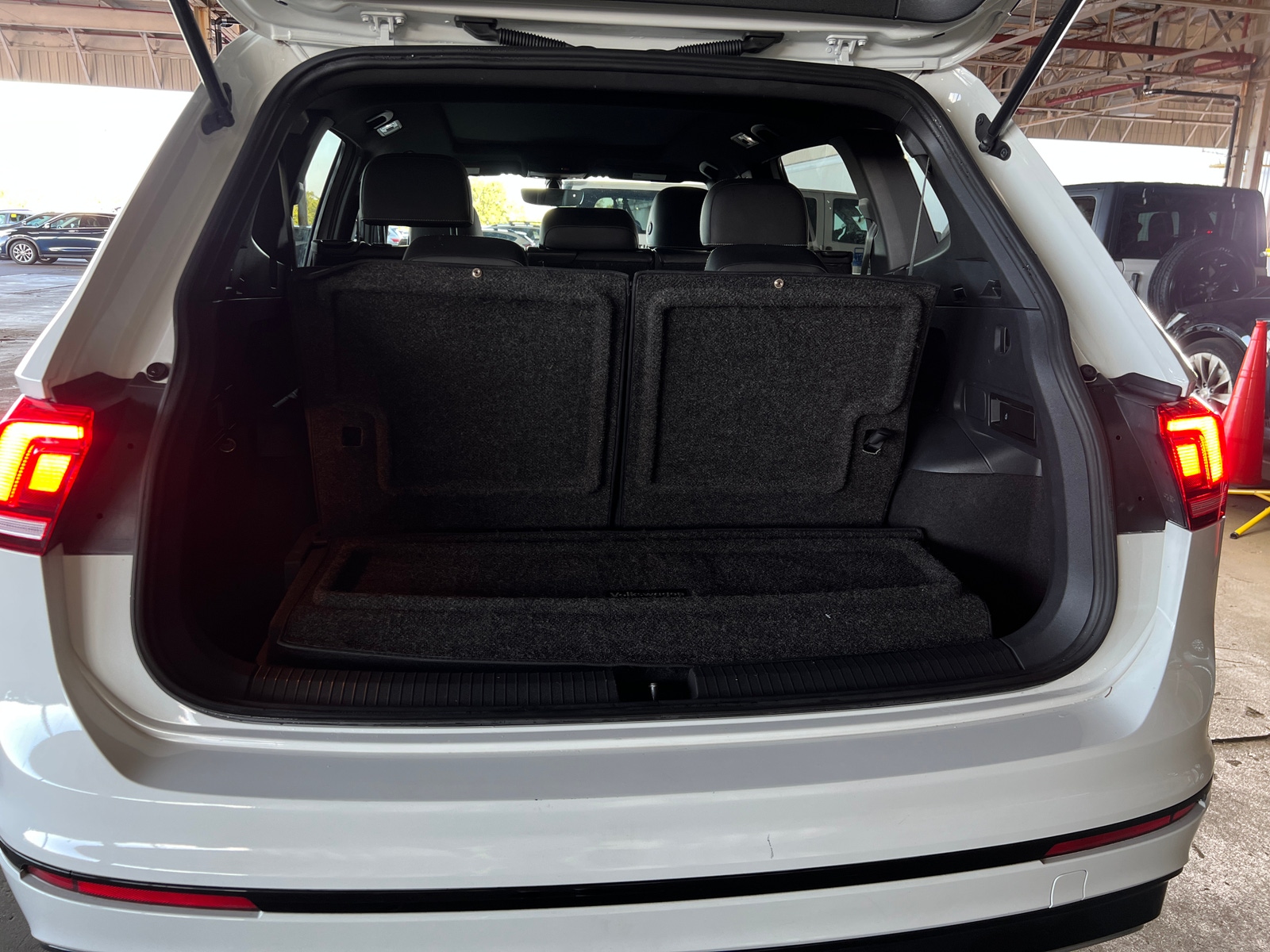 Thumbnail: 2021 Volkswagen Tiguan - 6