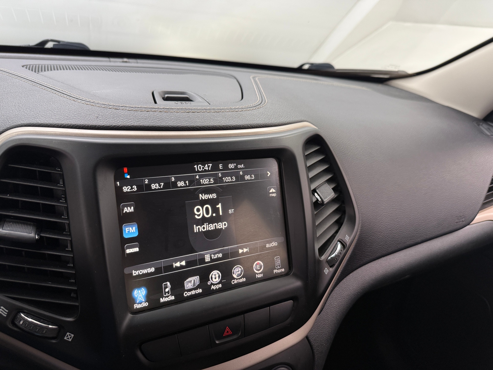 Thumbnail: 2015 Jeep Cherokee - 4