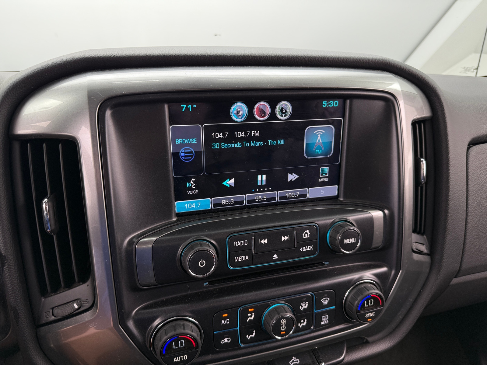 Thumbnail: 2015 Chevrolet Silverado 1500 - 4