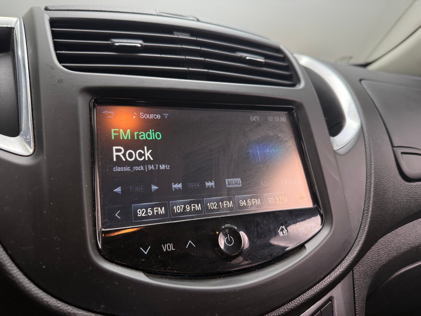 Thumbnail: 2016 Chevrolet Trax - 3