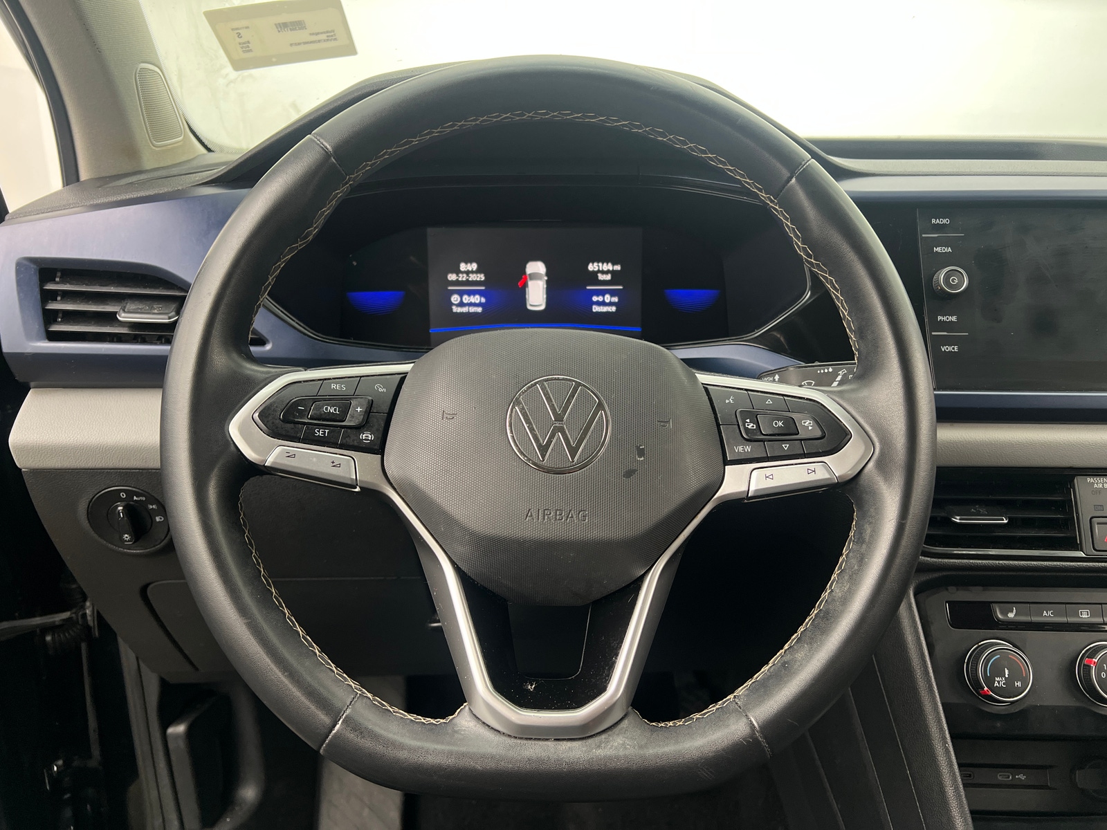 Thumbnail: 2022 Volkswagen Taos - 4