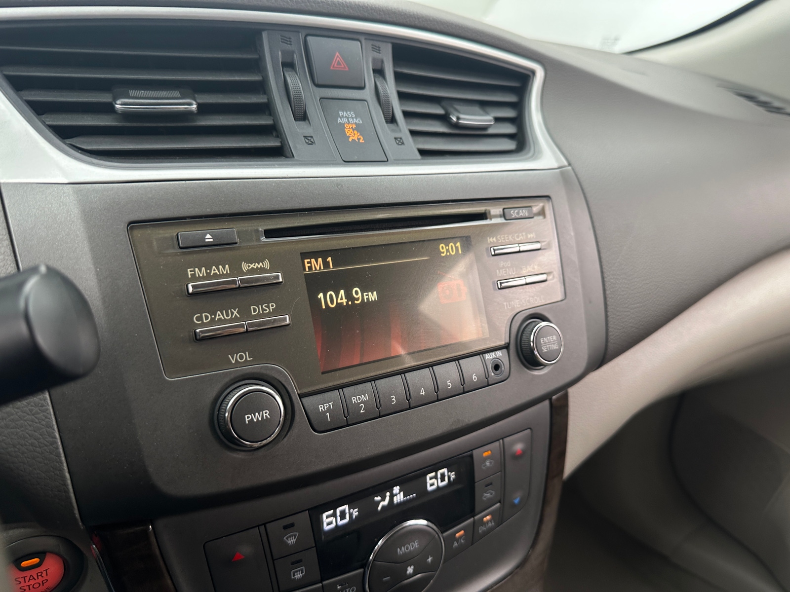 Thumbnail: 2014 Nissan Sentra - 3