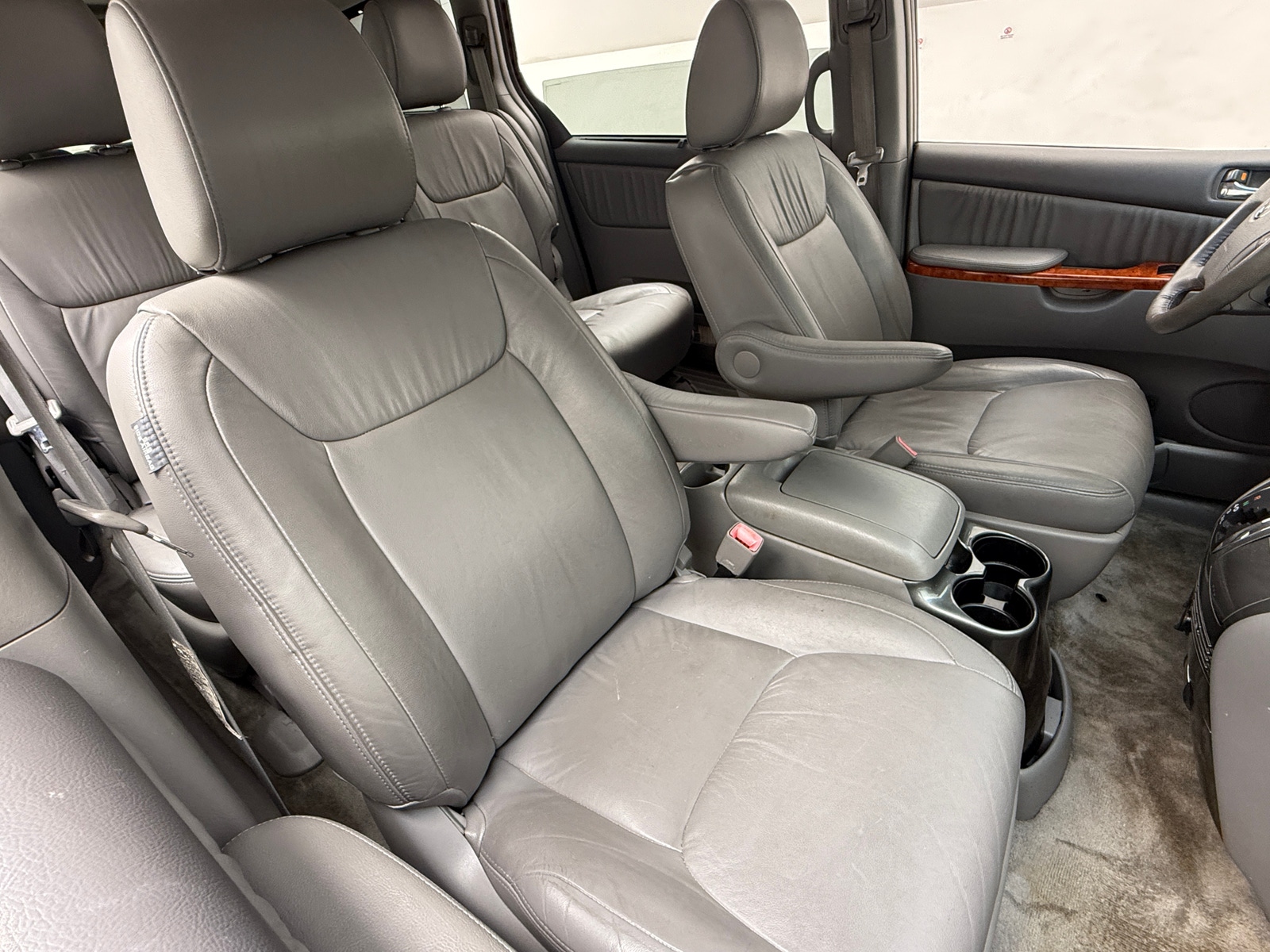 Thumbnail: 2010 Toyota Sienna - 2