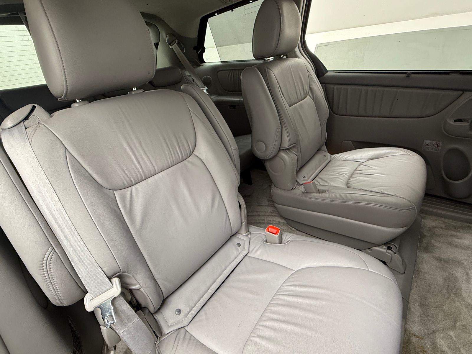 Thumbnail: 2010 Toyota Sienna - 6