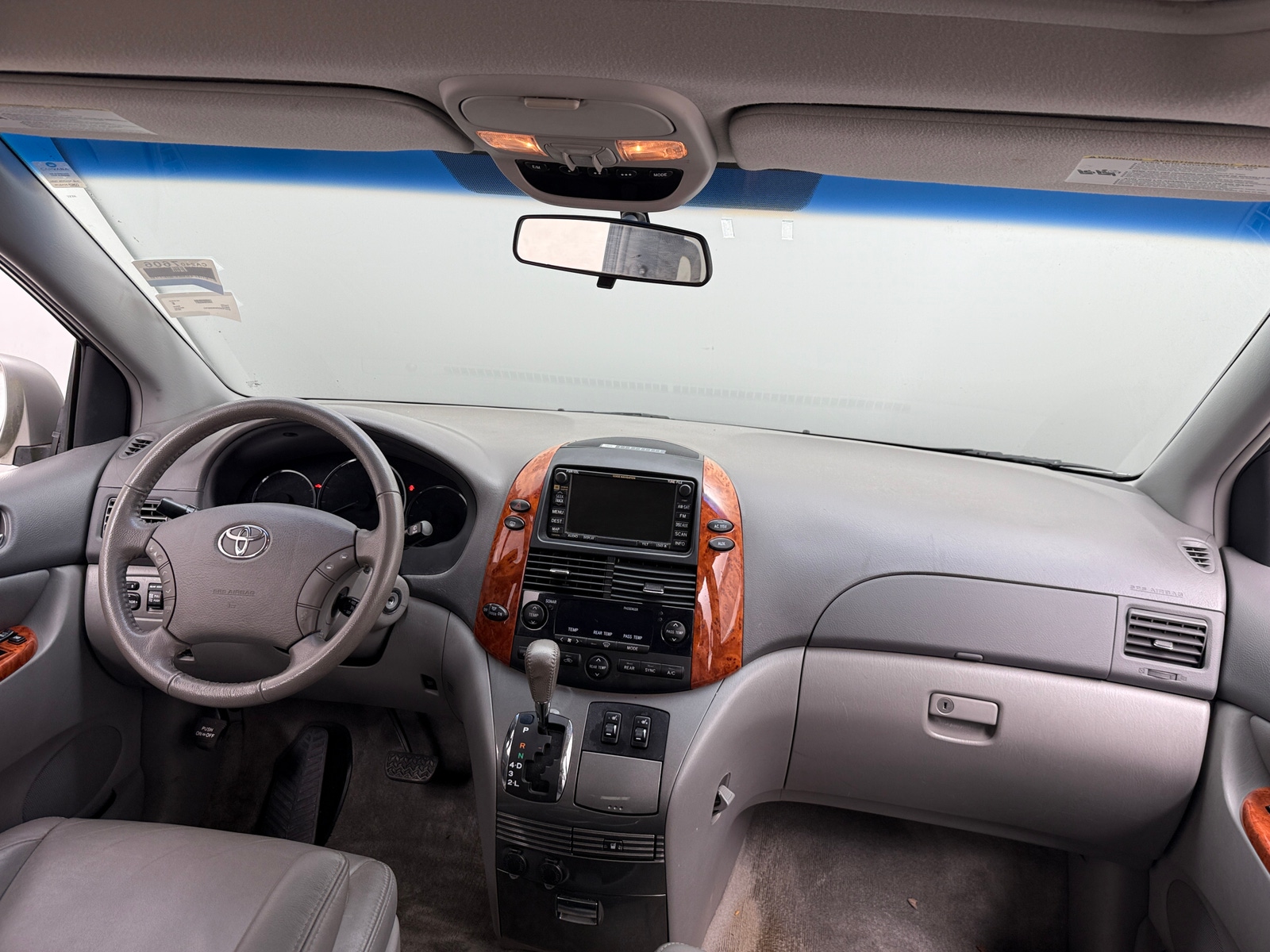 Thumbnail: 2010 Toyota Sienna - 3