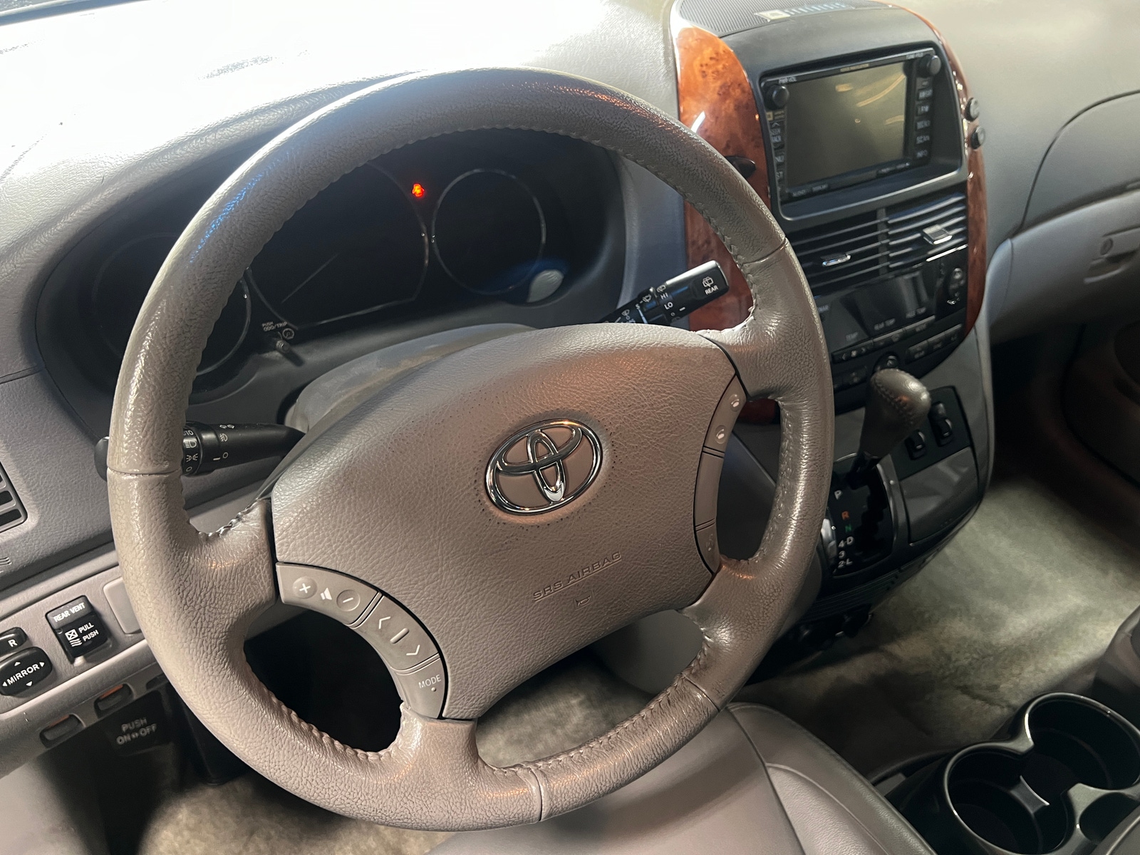 Thumbnail: 2010 Toyota Sienna - 5