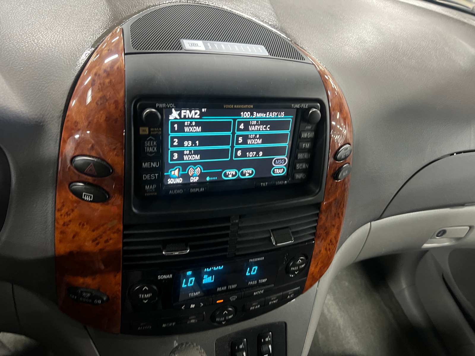 Thumbnail: 2010 Toyota Sienna - 4