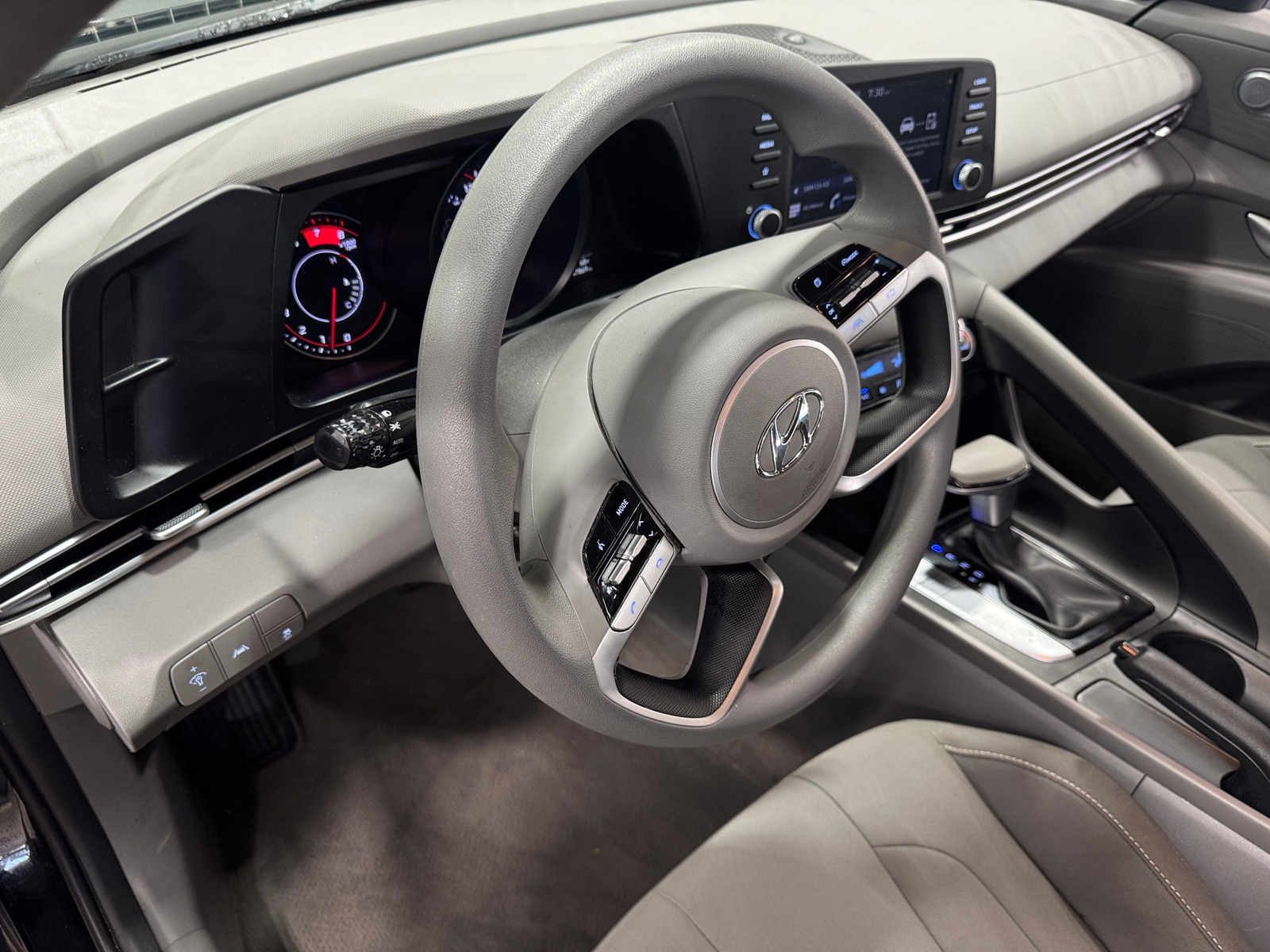 Thumbnail: 2022 Hyundai Elantra - 3
