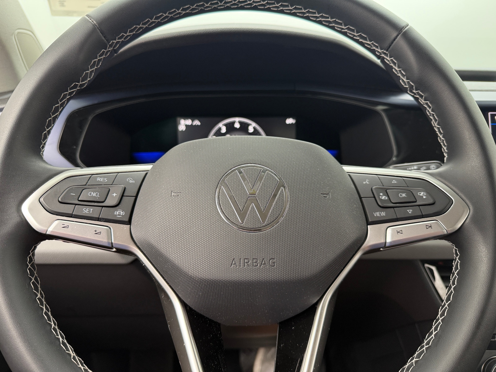 Thumbnail: 2022 Volkswagen Taos - 4