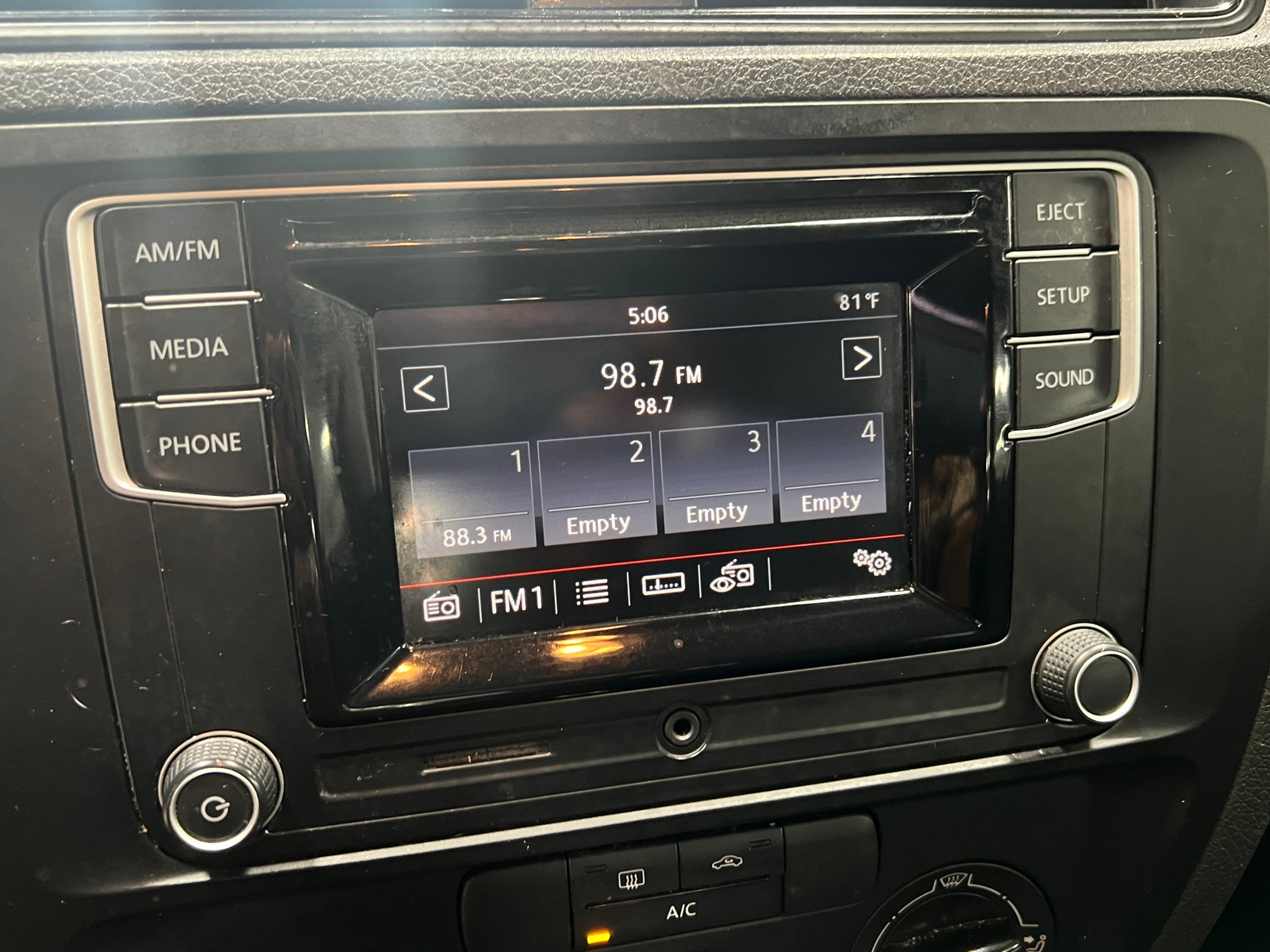 Thumbnail: 2016 Volkswagen Jetta - 4