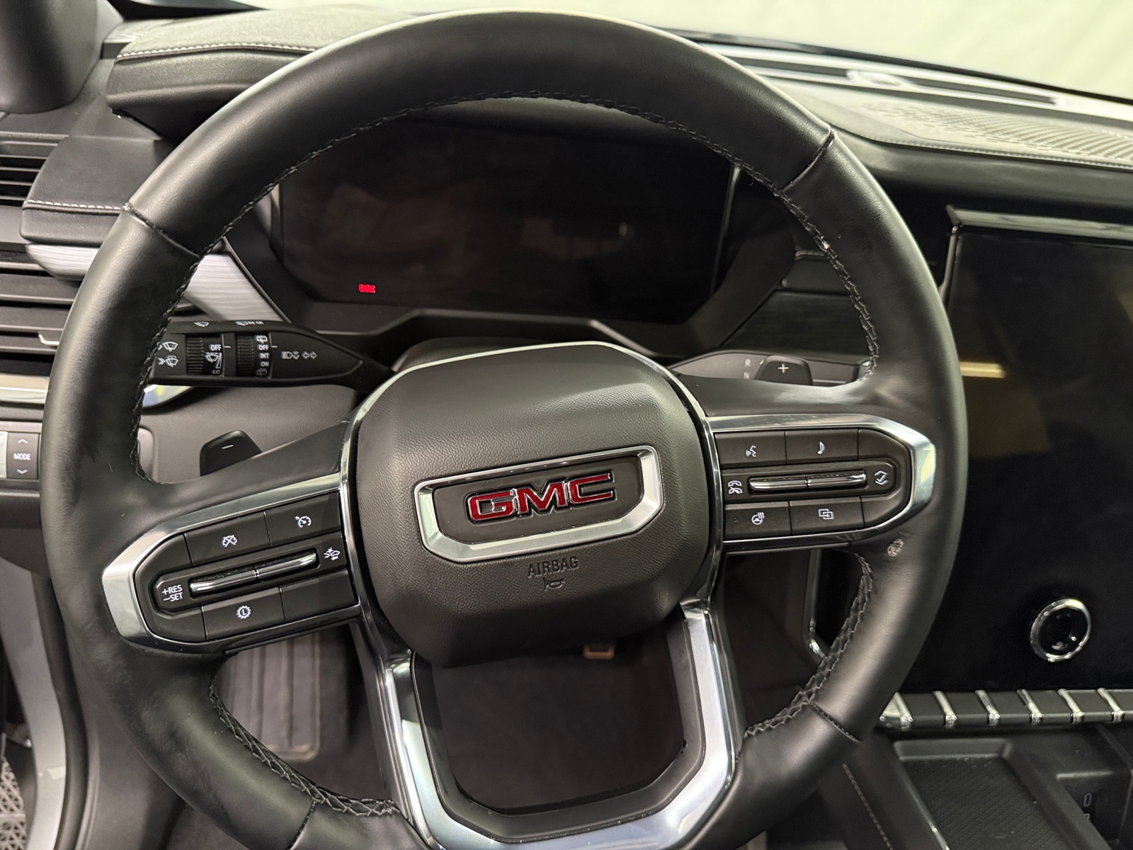Thumbnail: 2025 GMC Acadia - 5