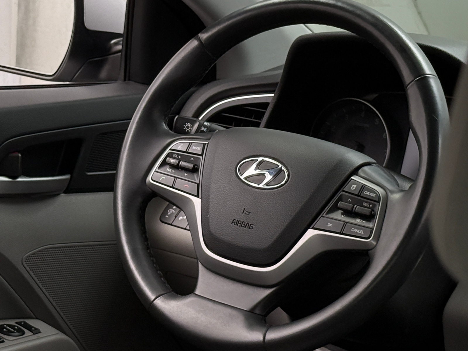 Thumbnail: 2017 Hyundai Elantra - 5