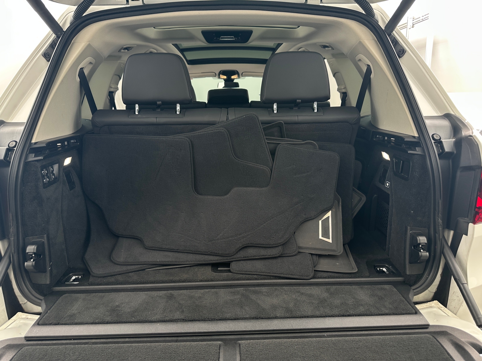 Thumbnail: 2021 BMW X7 - 6