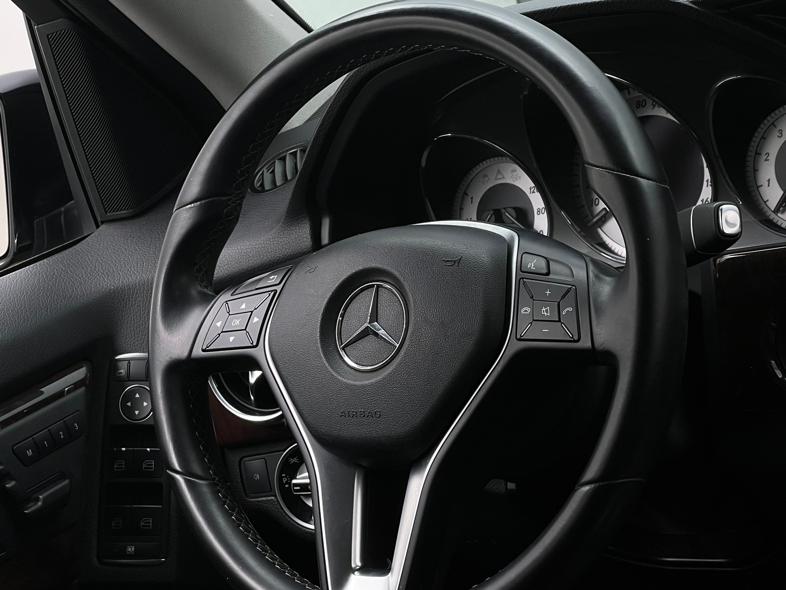 Thumbnail: 2013 Mercedes-Benz GLK - 4