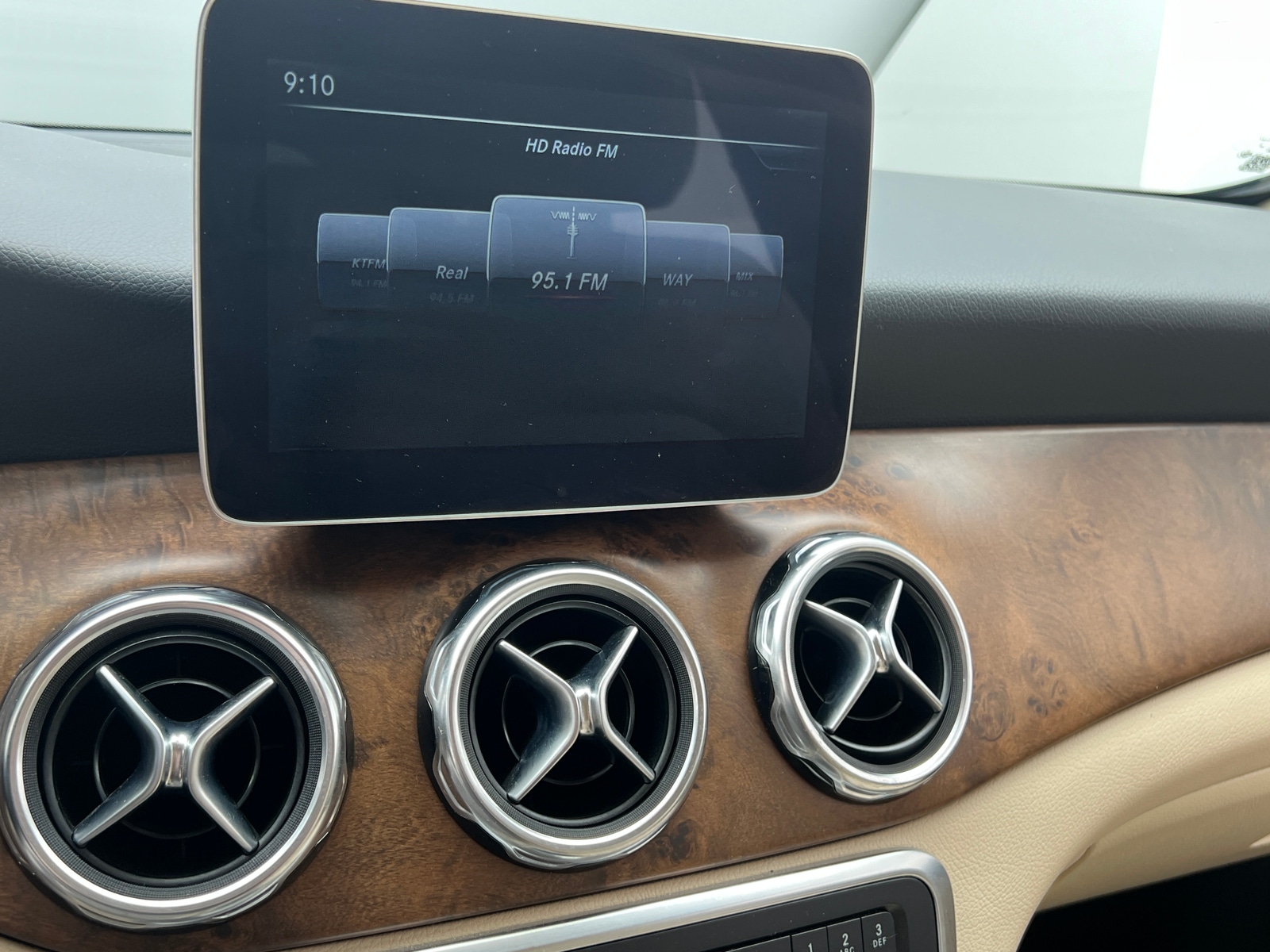 Thumbnail: 2019 Mercedes-Benz GLA - 3
