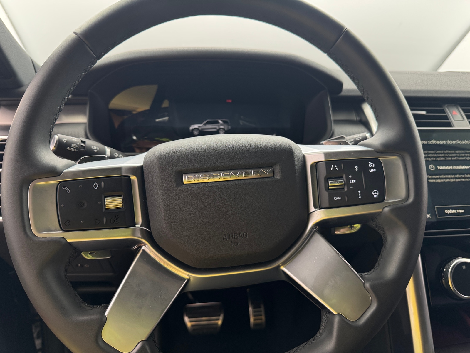 Thumbnail: 2024 Land Rover Discovery - 4