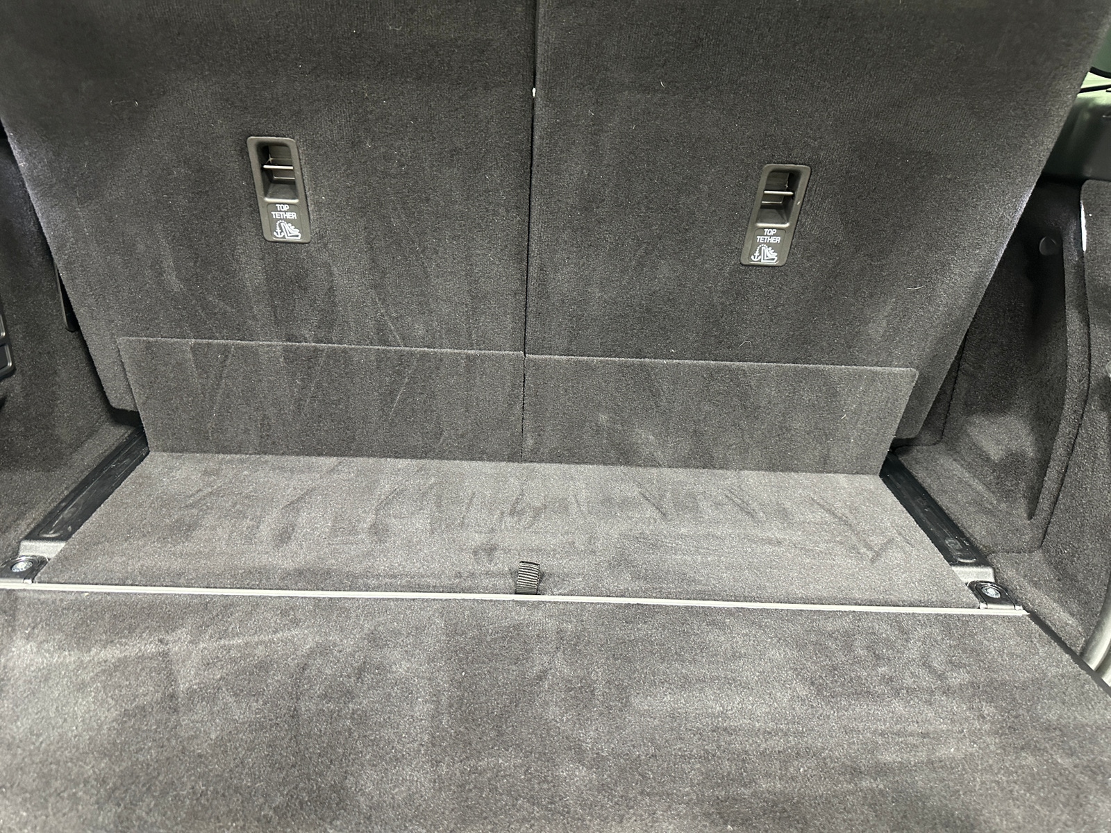 Thumbnail: 2024 Land Rover Discovery - 6