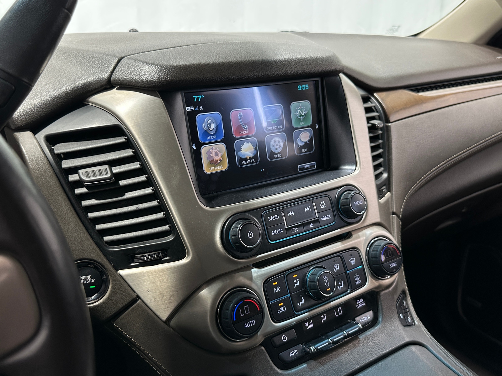 Thumbnail: 2020 GMC Yukon XL - 3