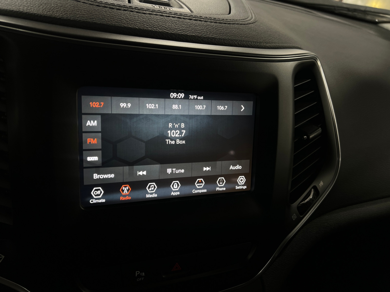 Thumbnail: 2019 Jeep Cherokee - 3
