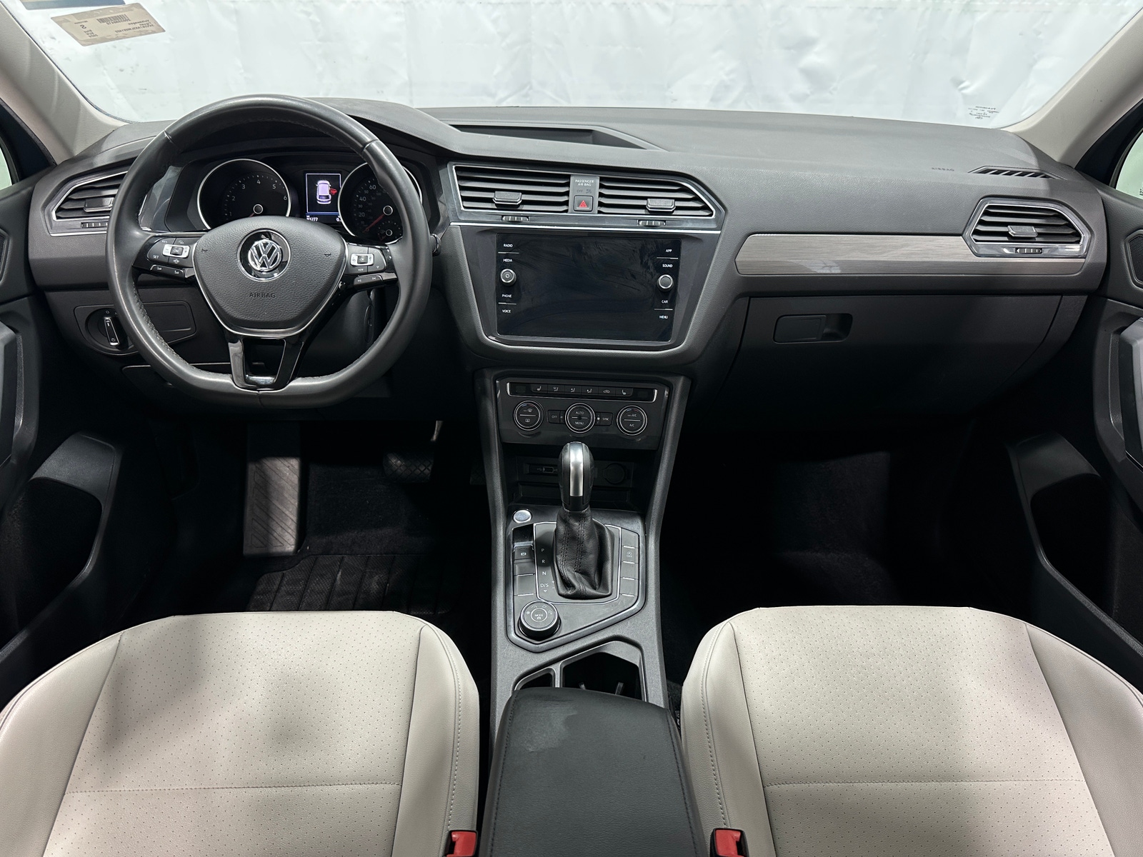 Thumbnail: 2020 Volkswagen Tiguan - 2