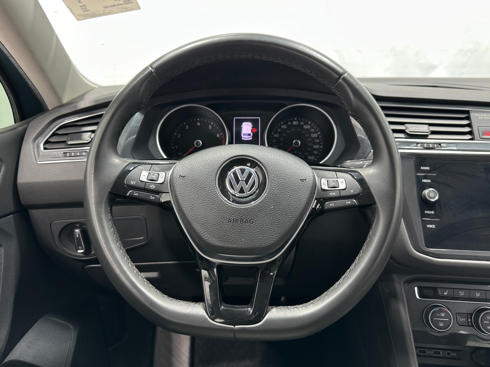 Thumbnail: 2020 Volkswagen Tiguan - 4
