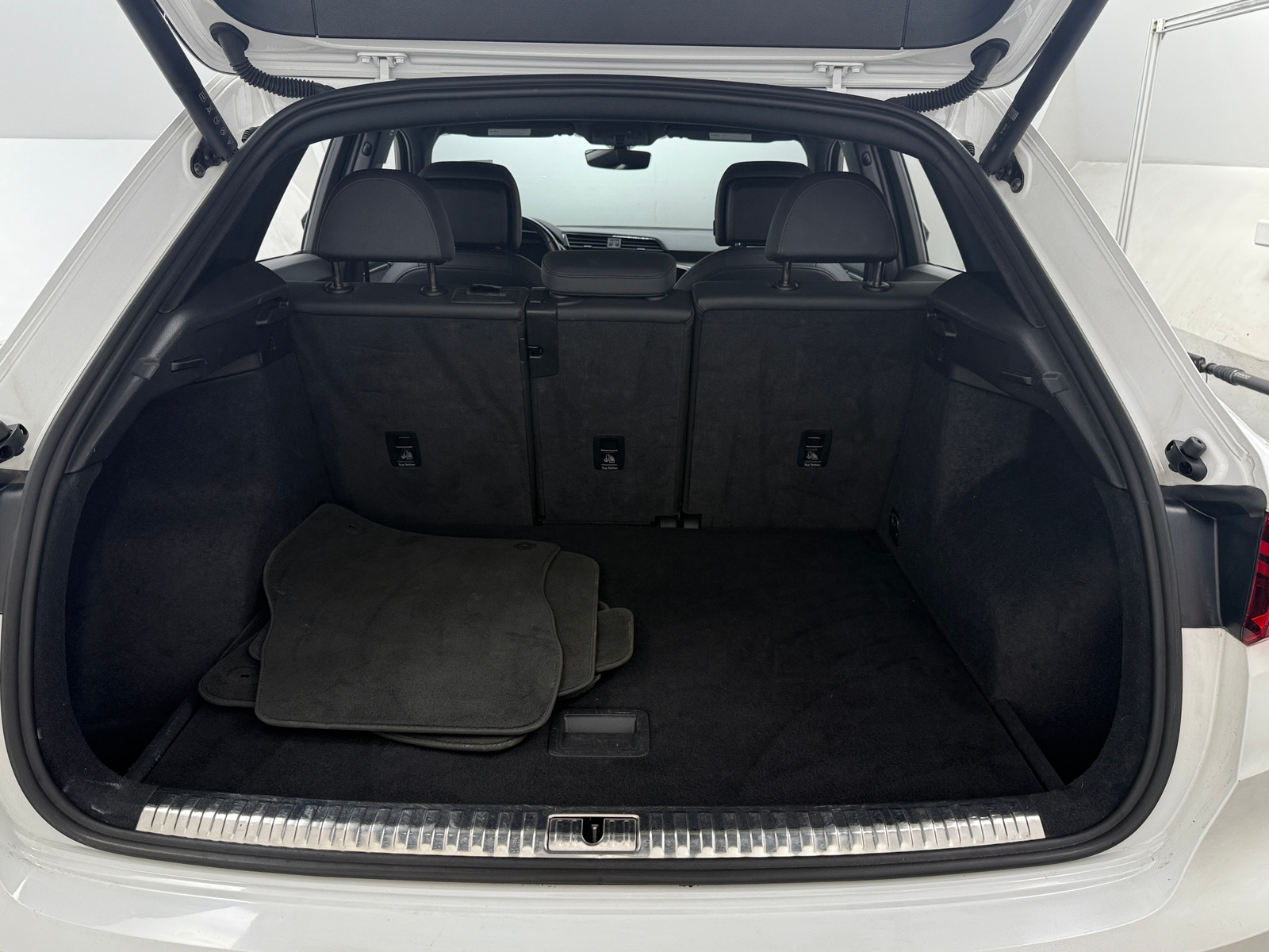 Thumbnail: 2023 Audi Q3 - 6
