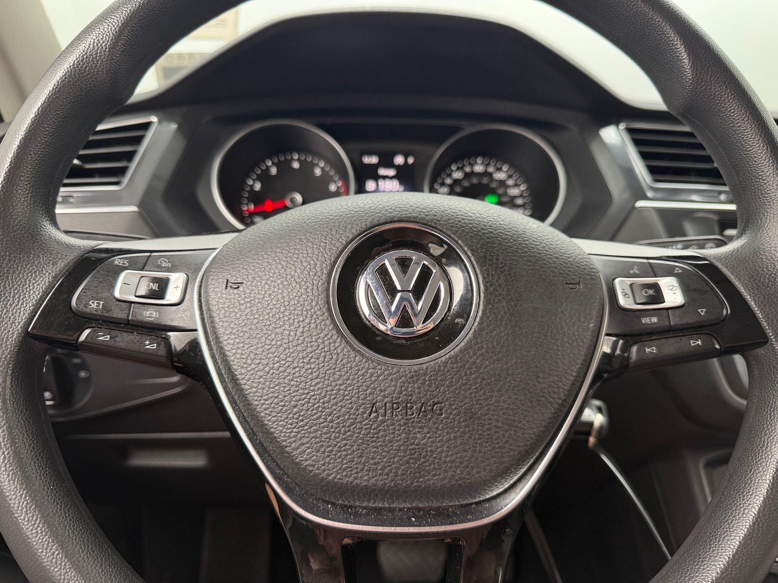 Thumbnail: 2020 Volkswagen Tiguan - 5