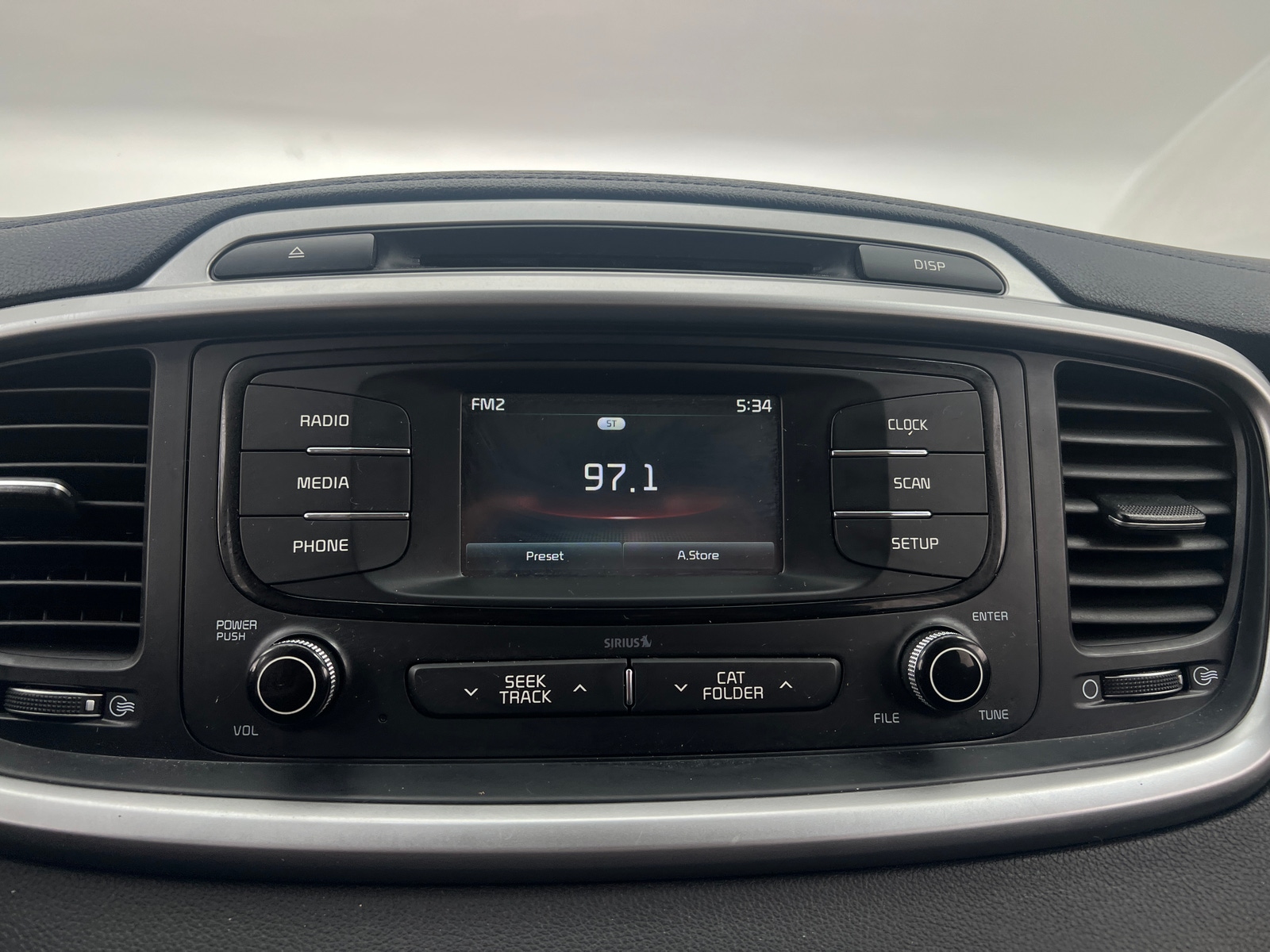 Thumbnail: 2017 Kia Sorento - 4