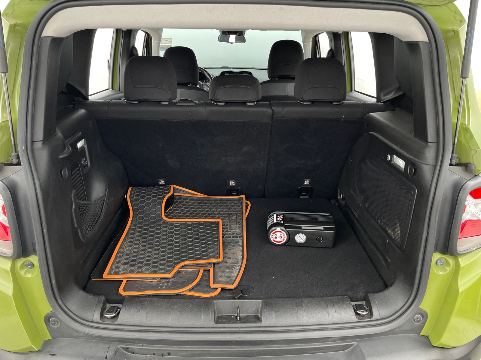 Thumbnail: 2016 Jeep Renegade - 7