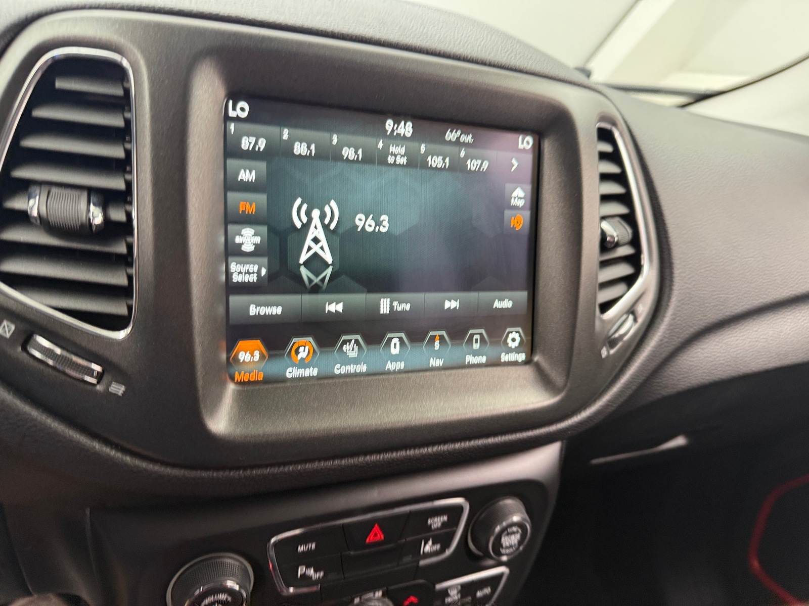 Thumbnail: 2021 Jeep Compass - 3