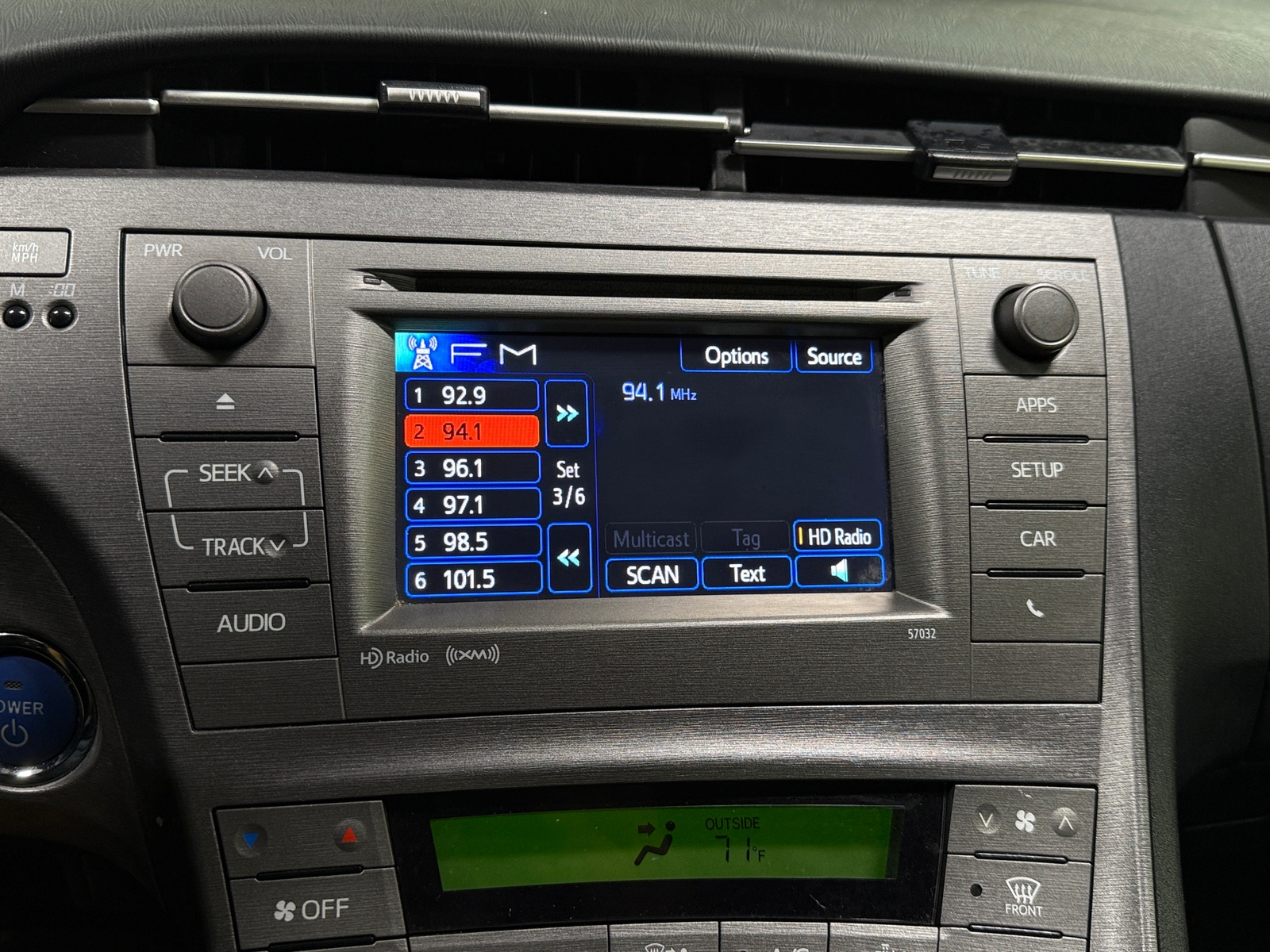 Thumbnail: 2013 Toyota Prius - 4