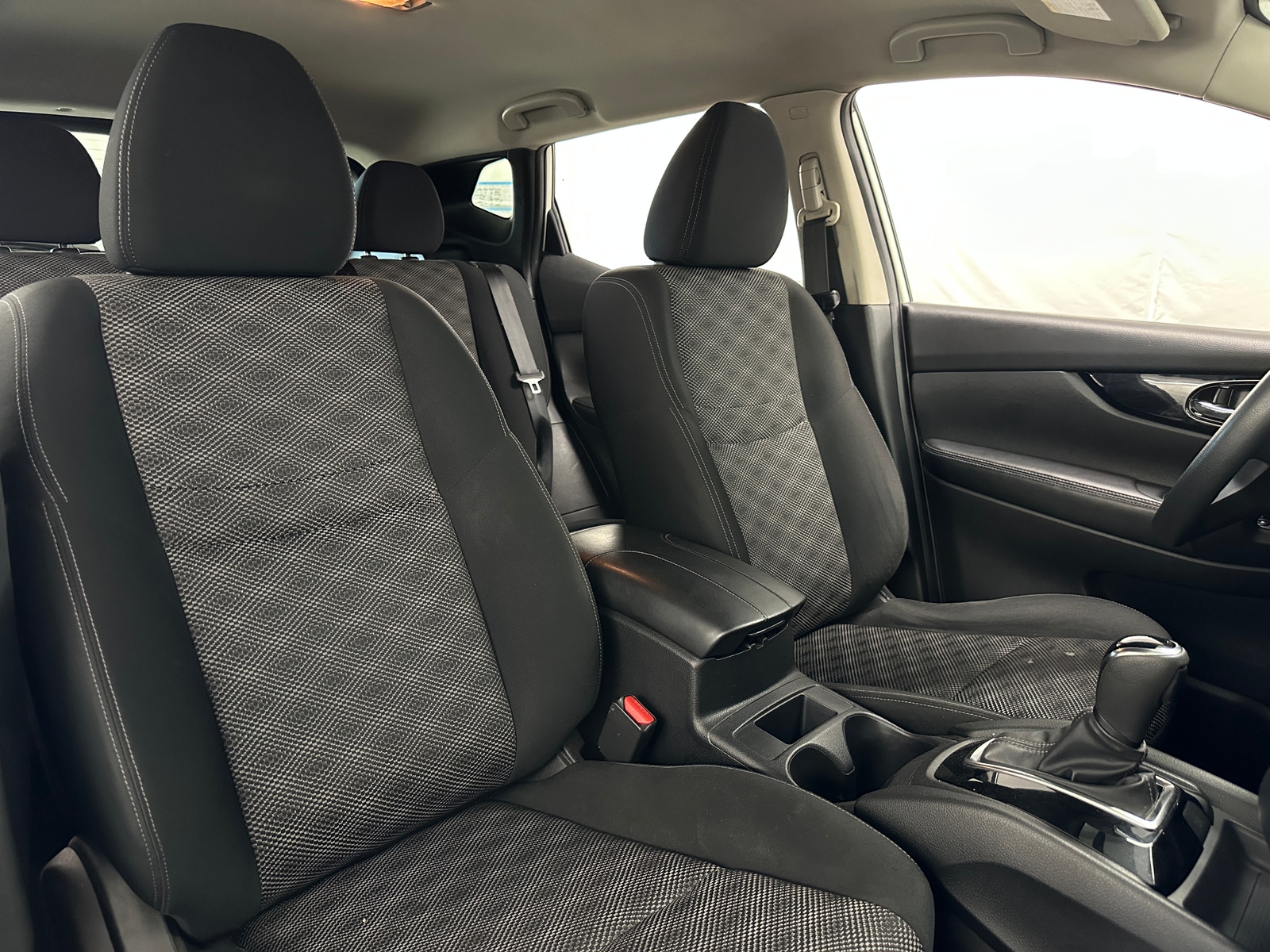 Thumbnail: 2017 Nissan Rogue Sport - 2