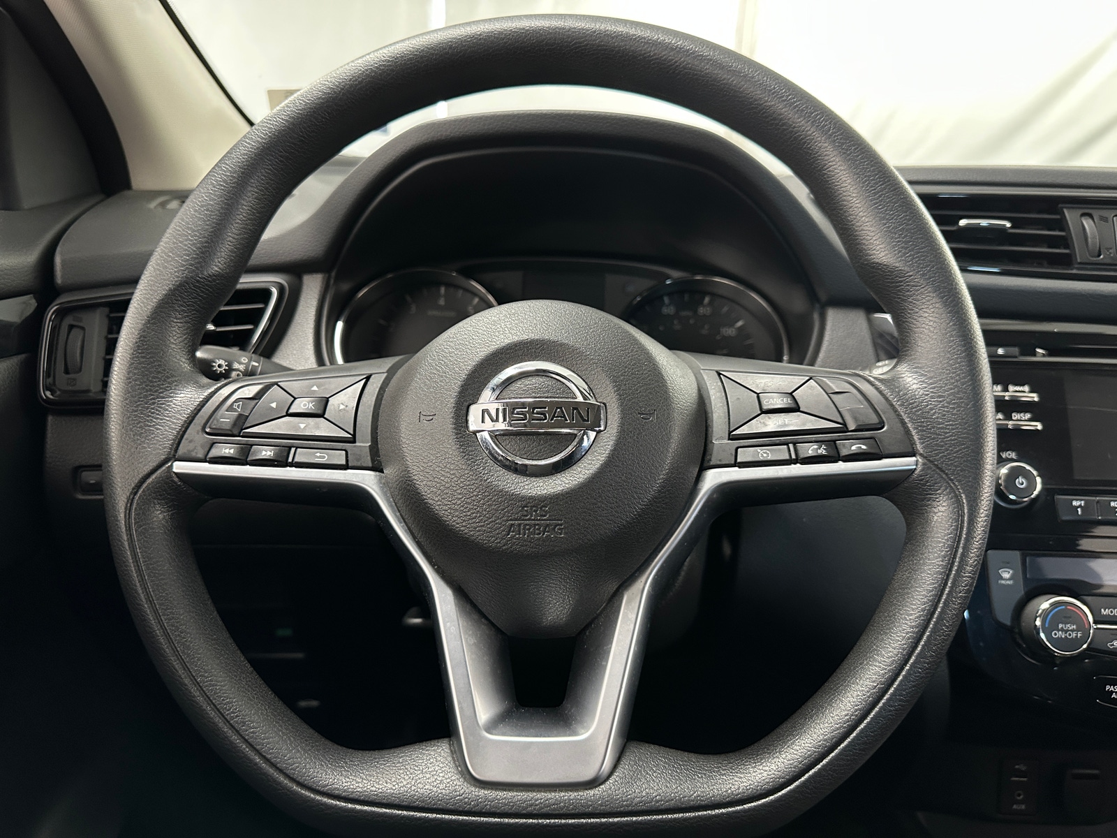 Thumbnail: 2017 Nissan Rogue Sport - 5