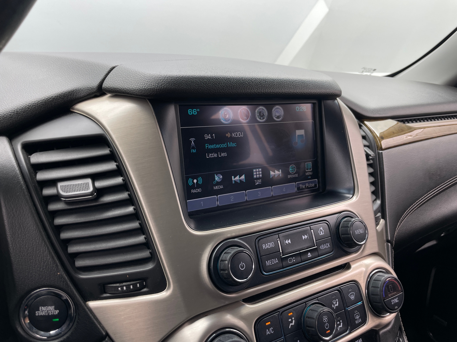 Thumbnail: 2017 GMC Yukon XL - 3